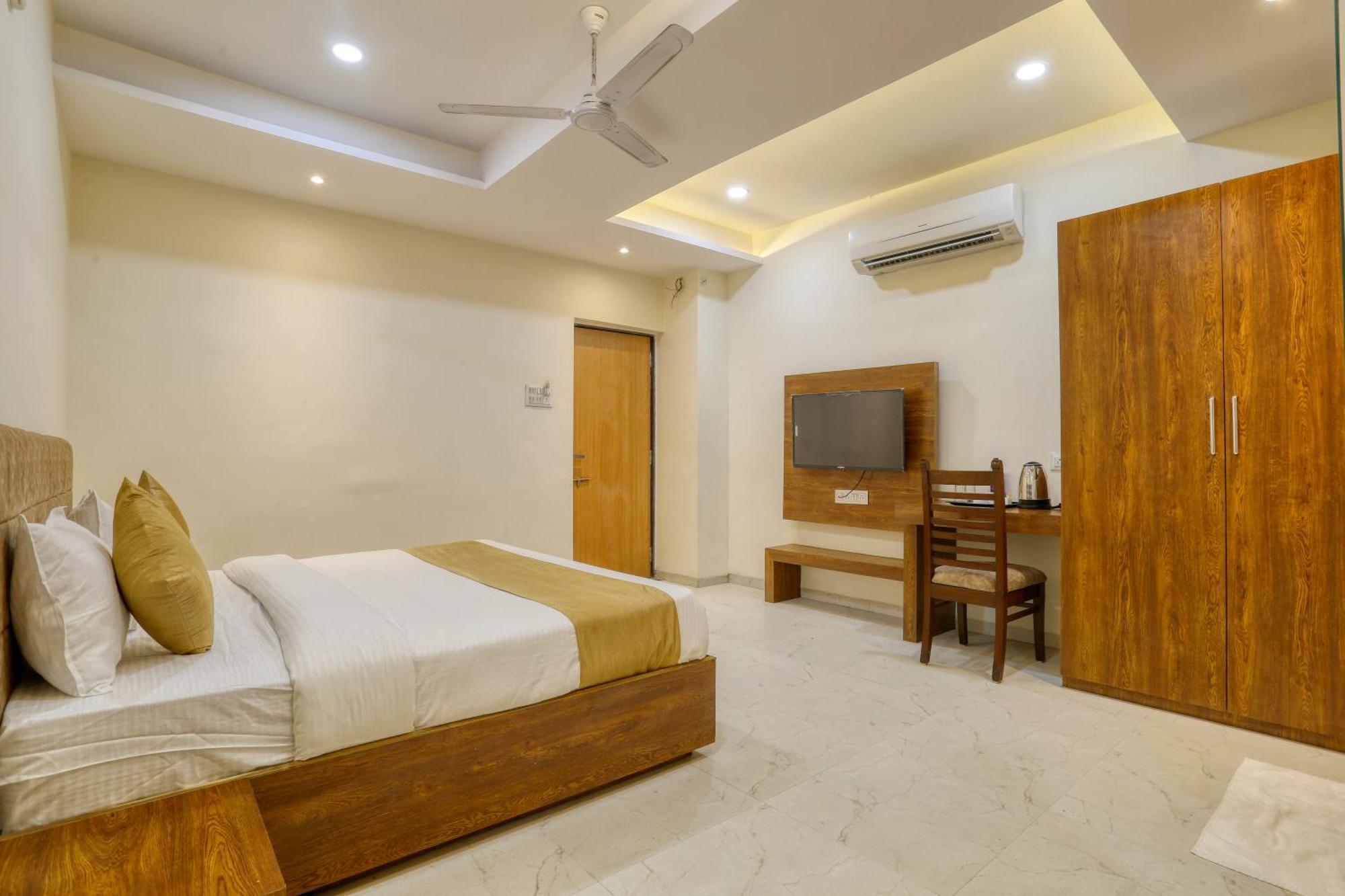 Soonstay Hotel Konark Индор Екстериор снимка