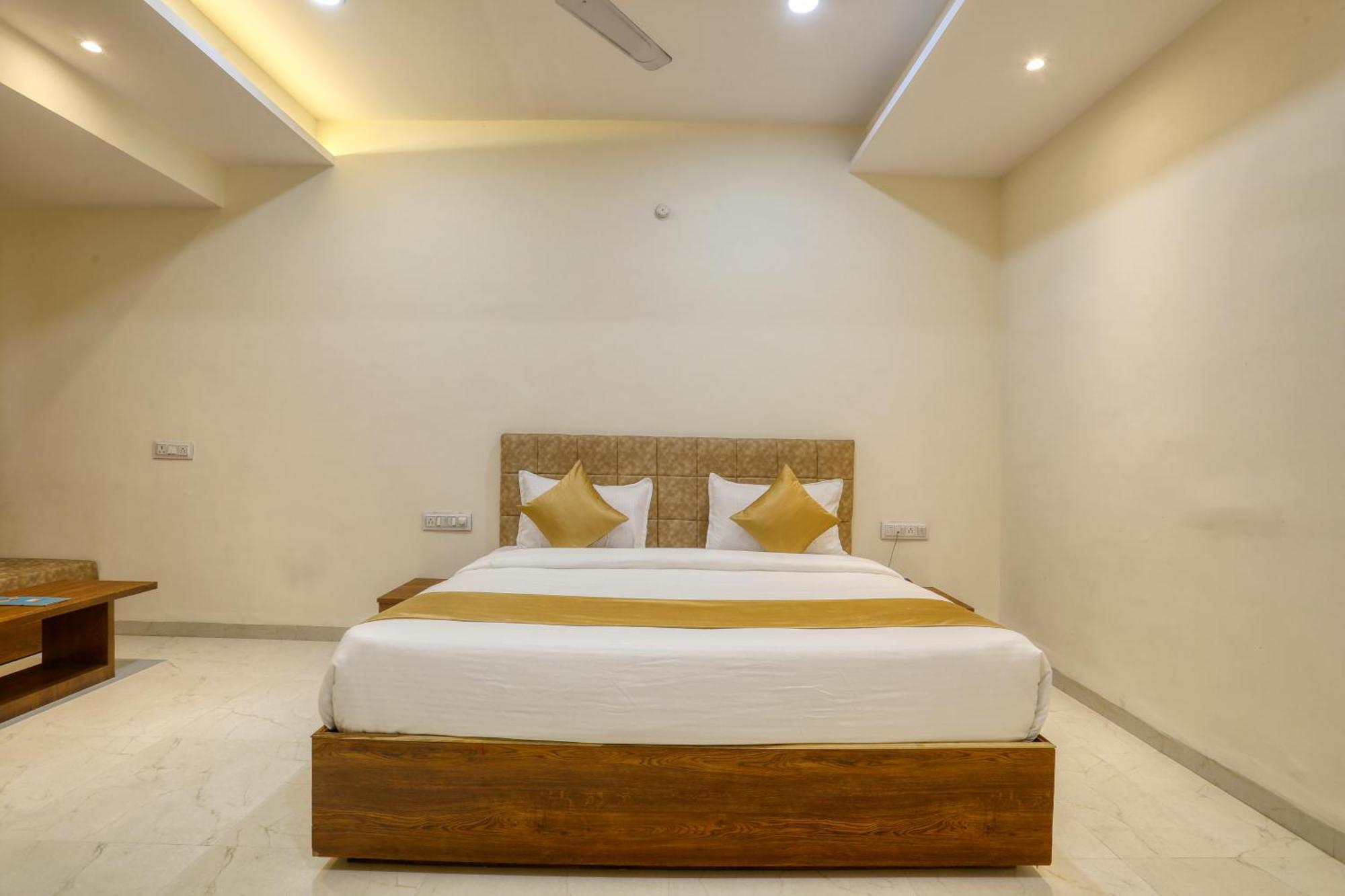 Soonstay Hotel Konark Индор Екстериор снимка