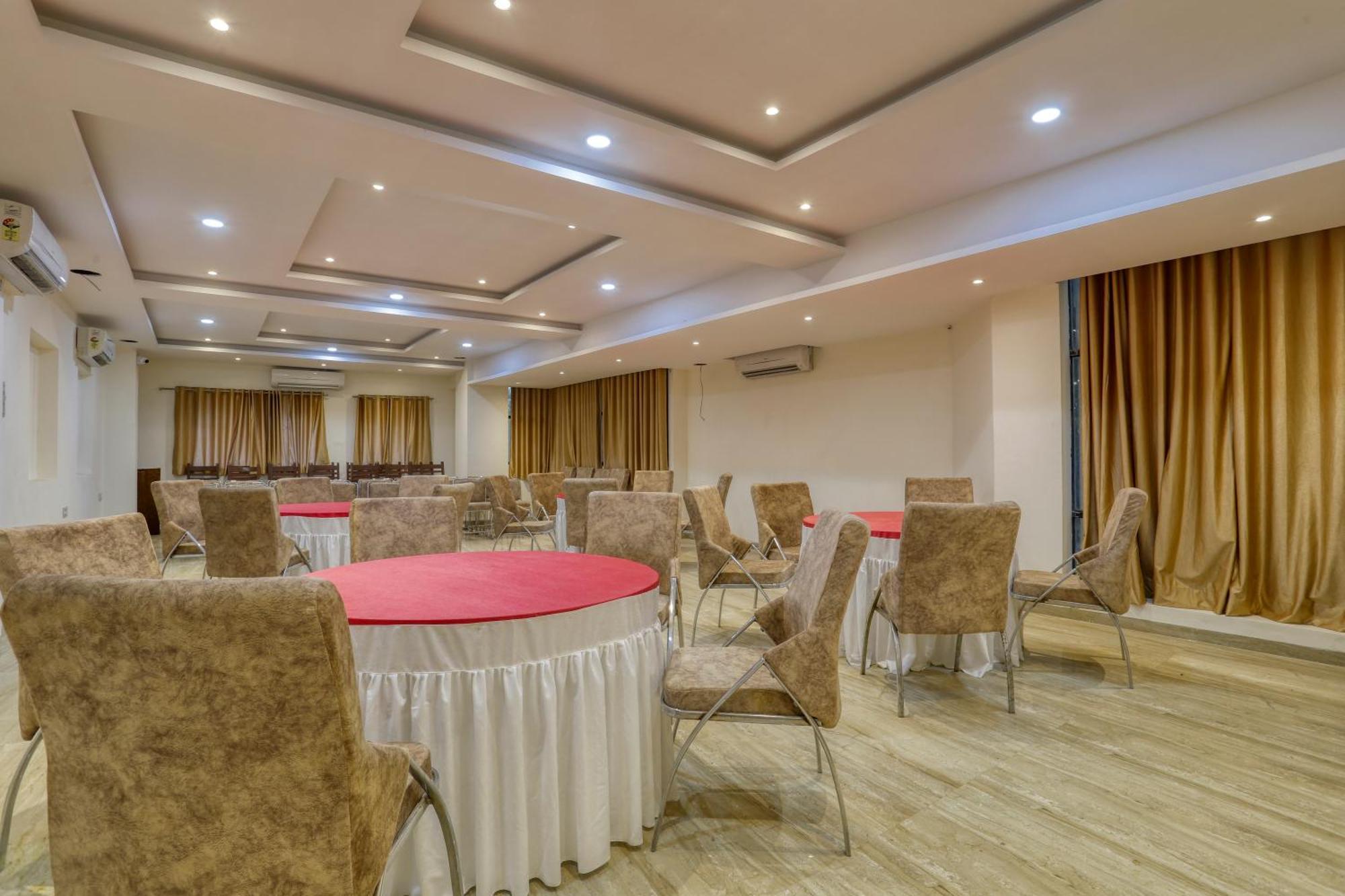 Soonstay Hotel Konark Индор Екстериор снимка