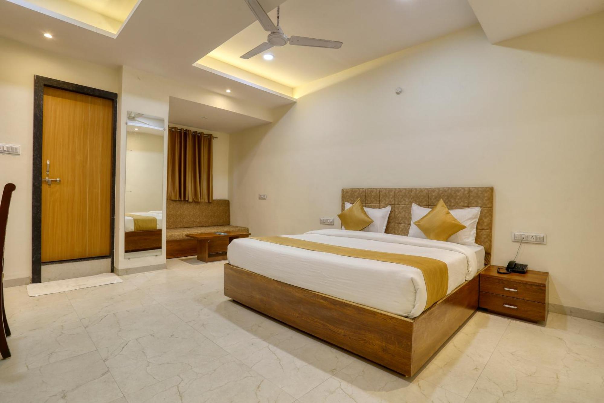 Soonstay Hotel Konark Индор Екстериор снимка