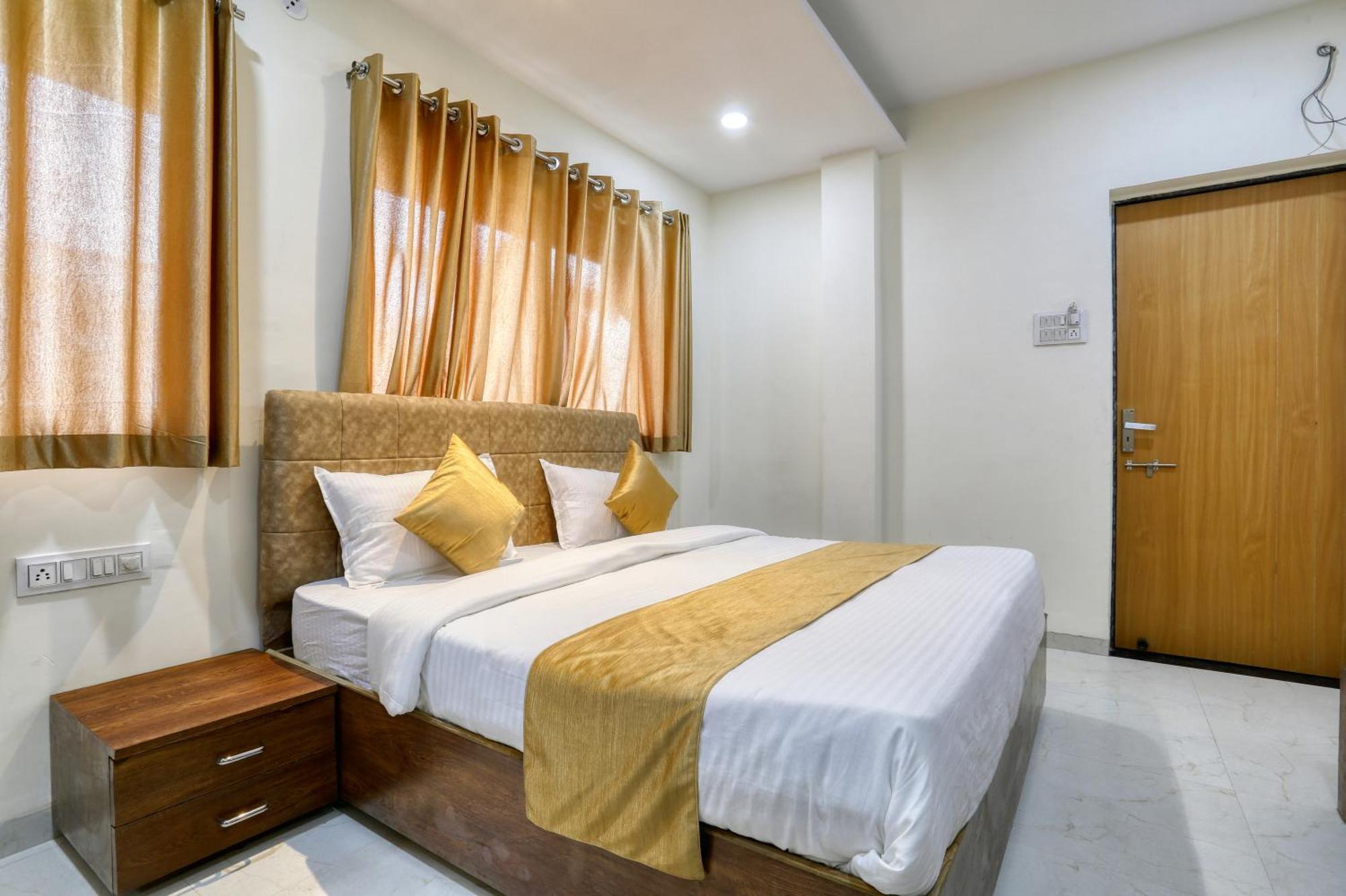 Soonstay Hotel Konark Индор Екстериор снимка